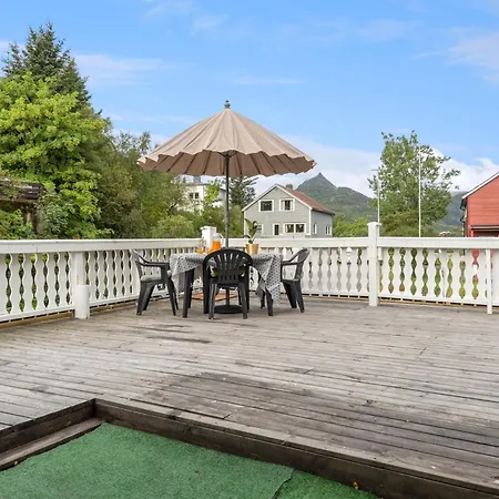 Solrik Og Romslig Leilighet Svolvær