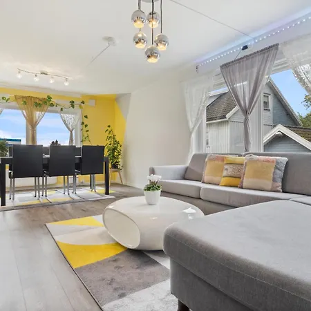 Appartement Solrik Og Romslig Leilighet Svolvær