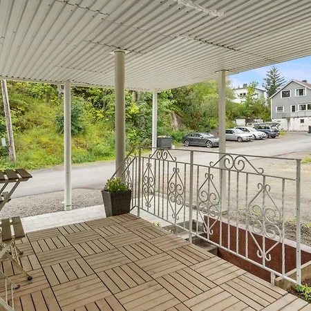 Solrik Og Romslig Leilighet Appartement